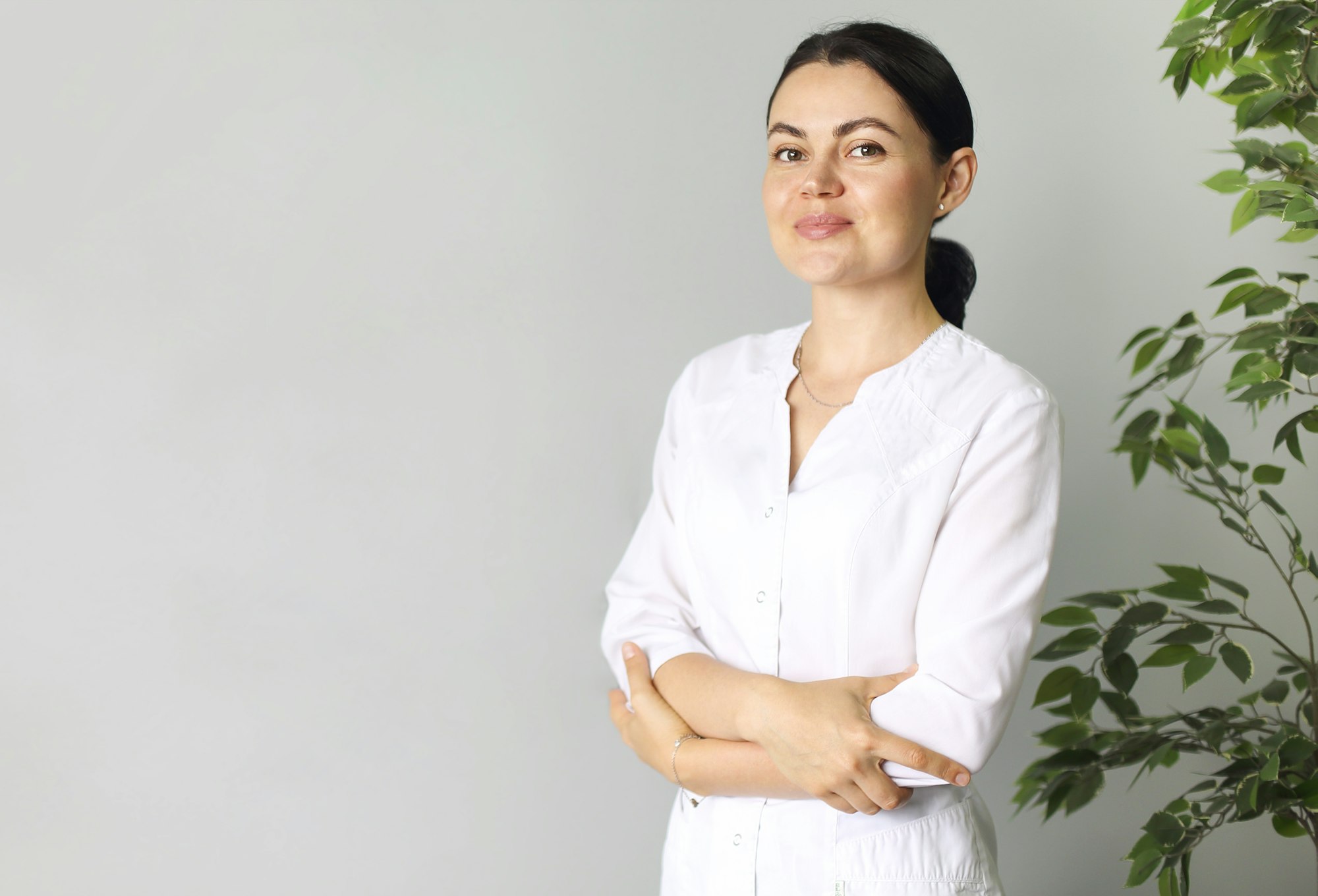 Smiling medical woman doctor overlight grey background